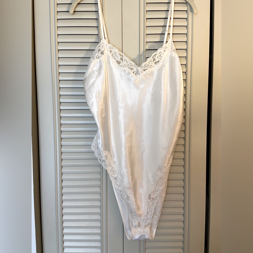 Classy… Yet flirty! SEXY! NY&Co. Silk Cream Colored Body Suit.